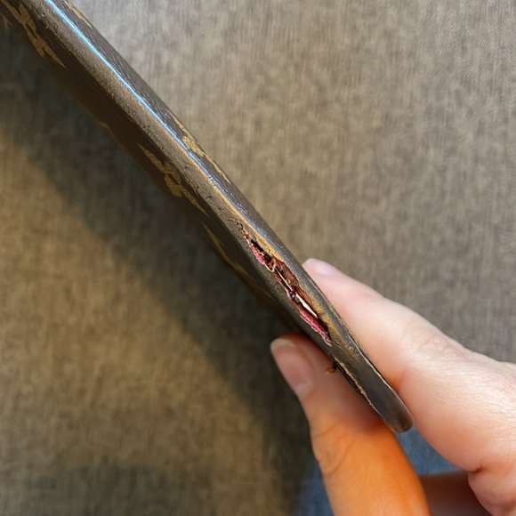 Louis Vuitton Neverfull MM Pochette - Picture 4 of 9